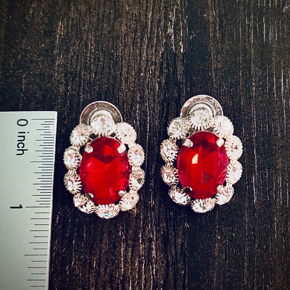 Red Christmas, homecoming, prom, formal earrings and bracelet set. - Picture 4 of 5